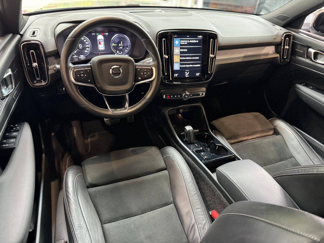 VOLVO XC40