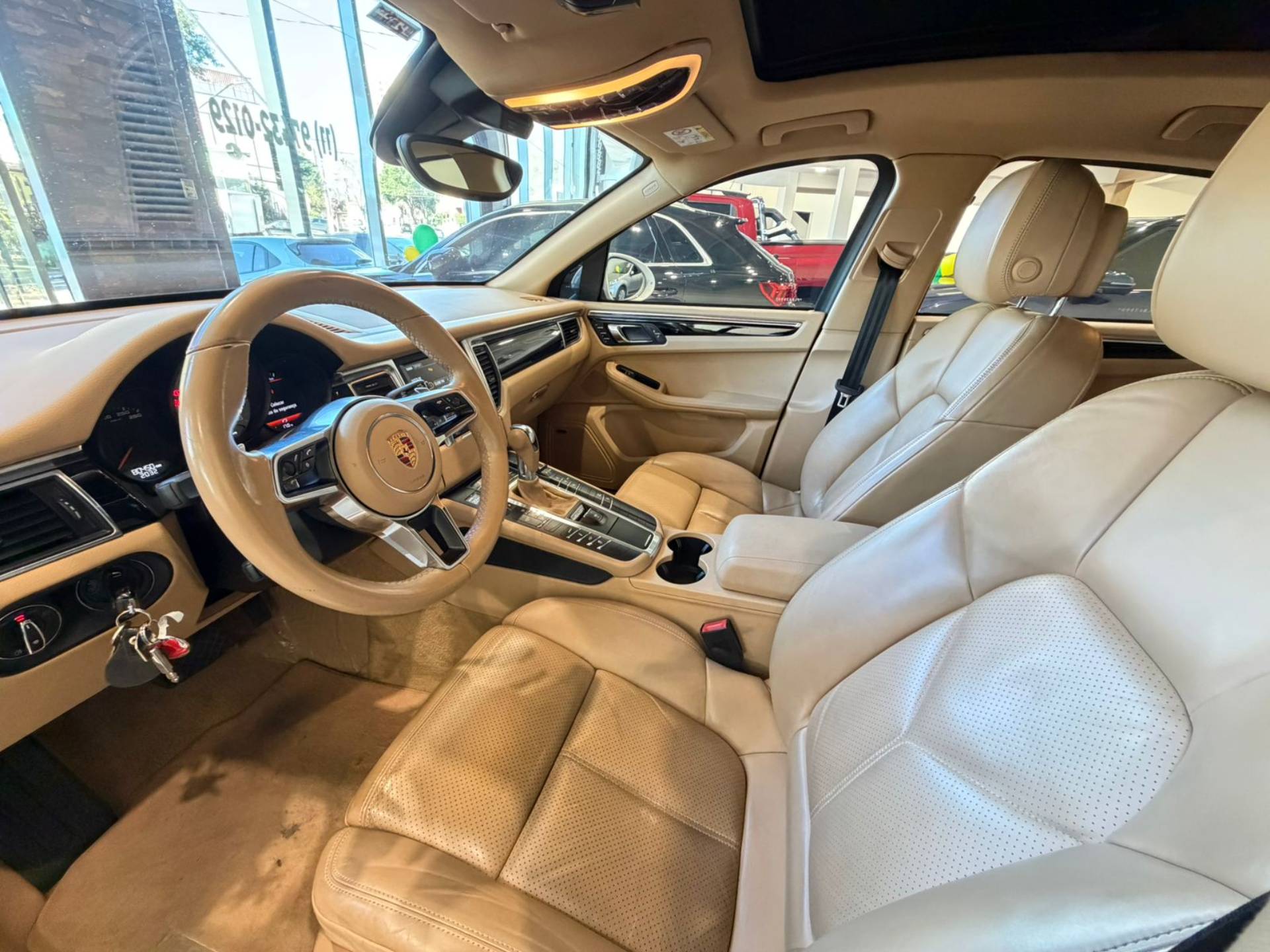 PORSCHE MACAN