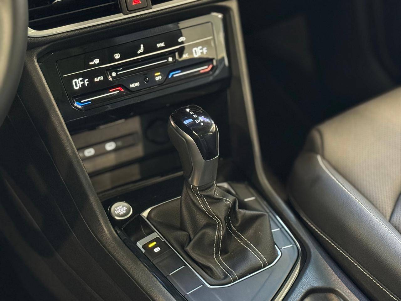 VOLKSWAGEN TAOS
