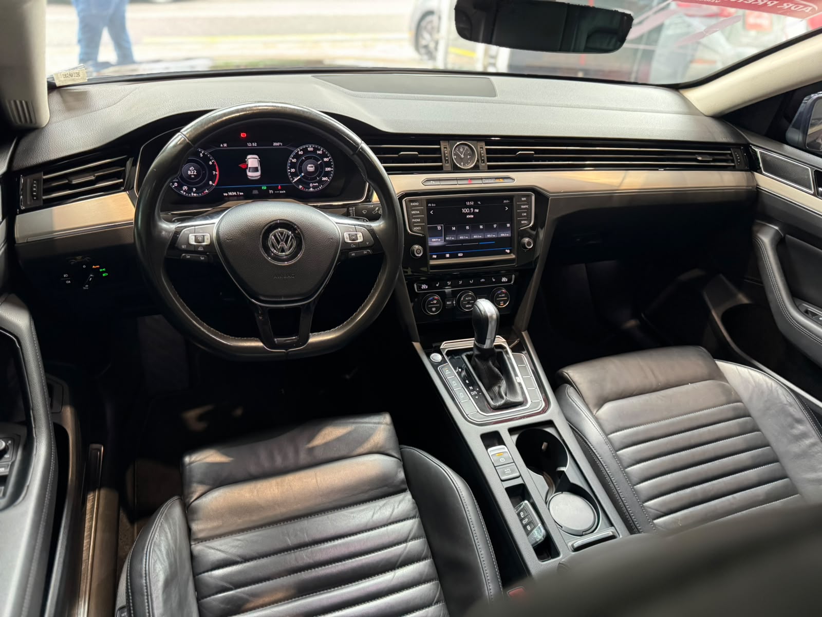 VOLKSWAGEN PASSAT
