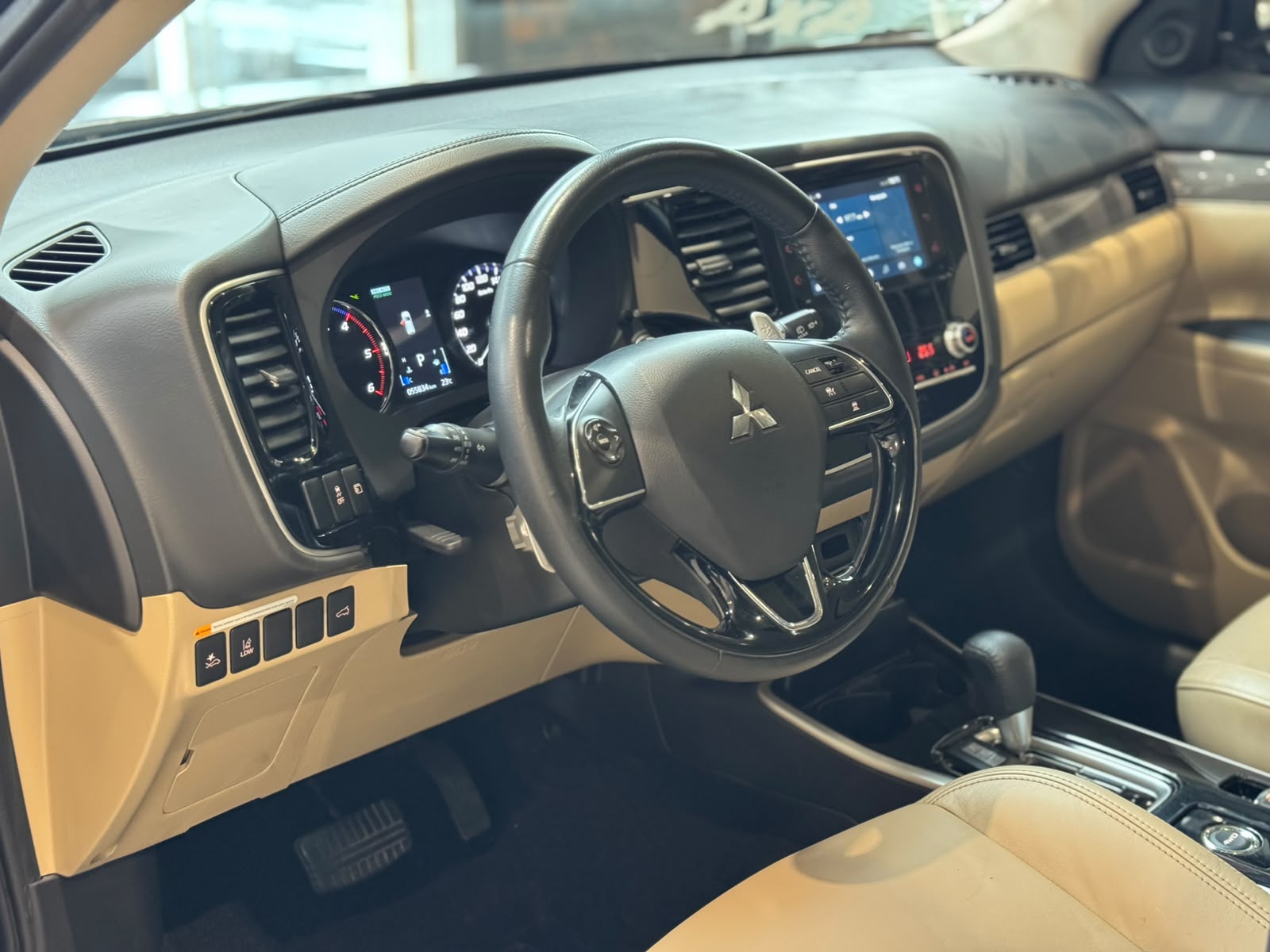 MITSUBISHI OUTLANDER