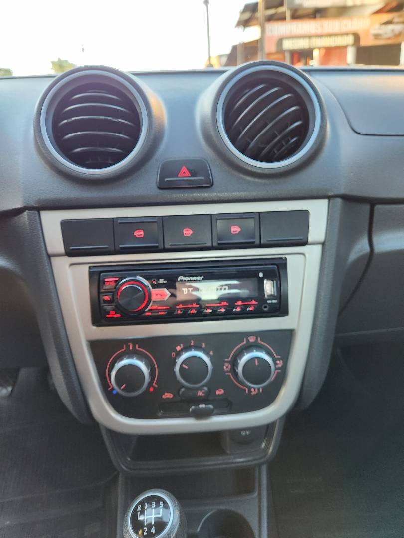 VOLKSWAGEN VOYAGE