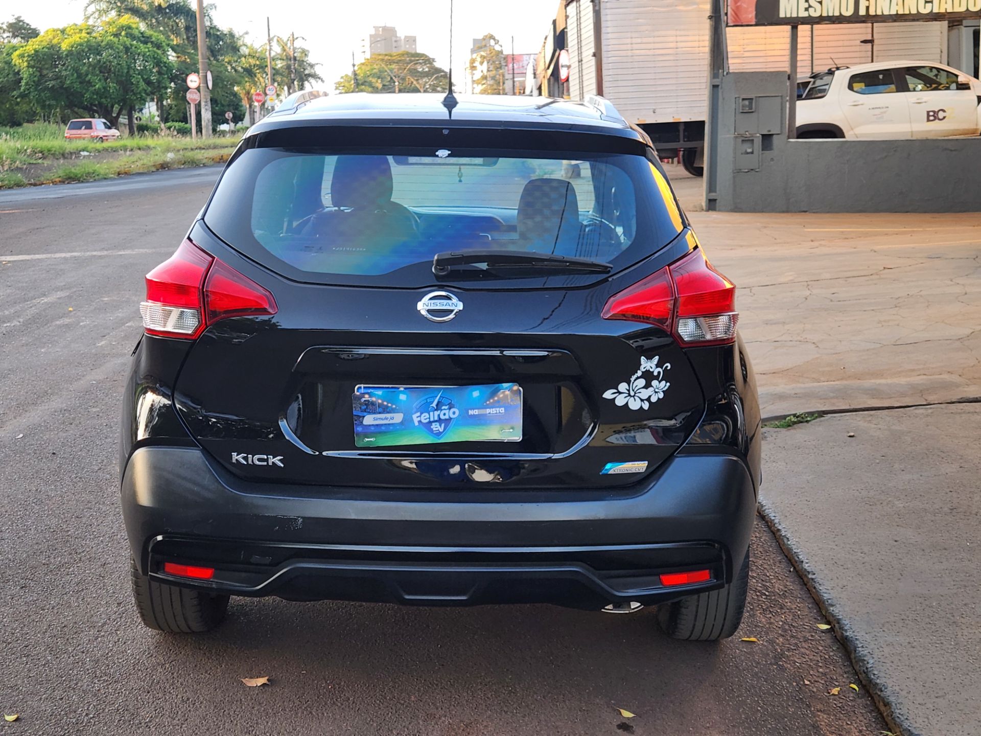 NISSAN KICKS