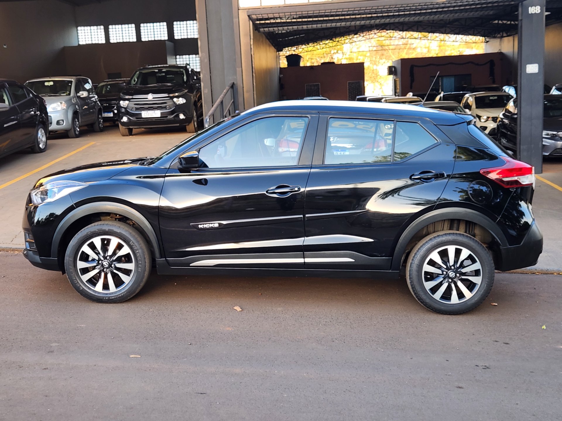 NISSAN KICKS