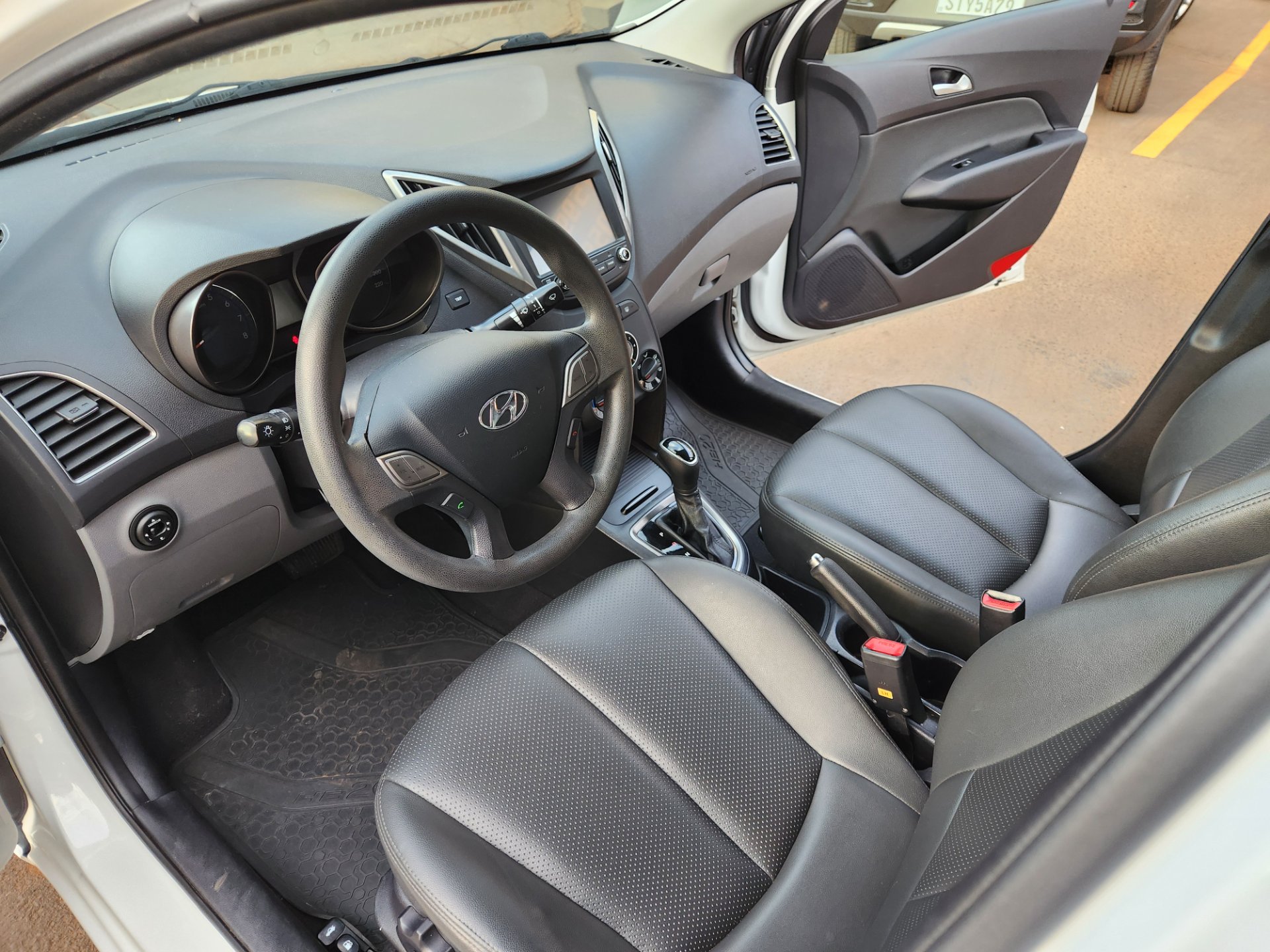 HYUNDAI HB20S