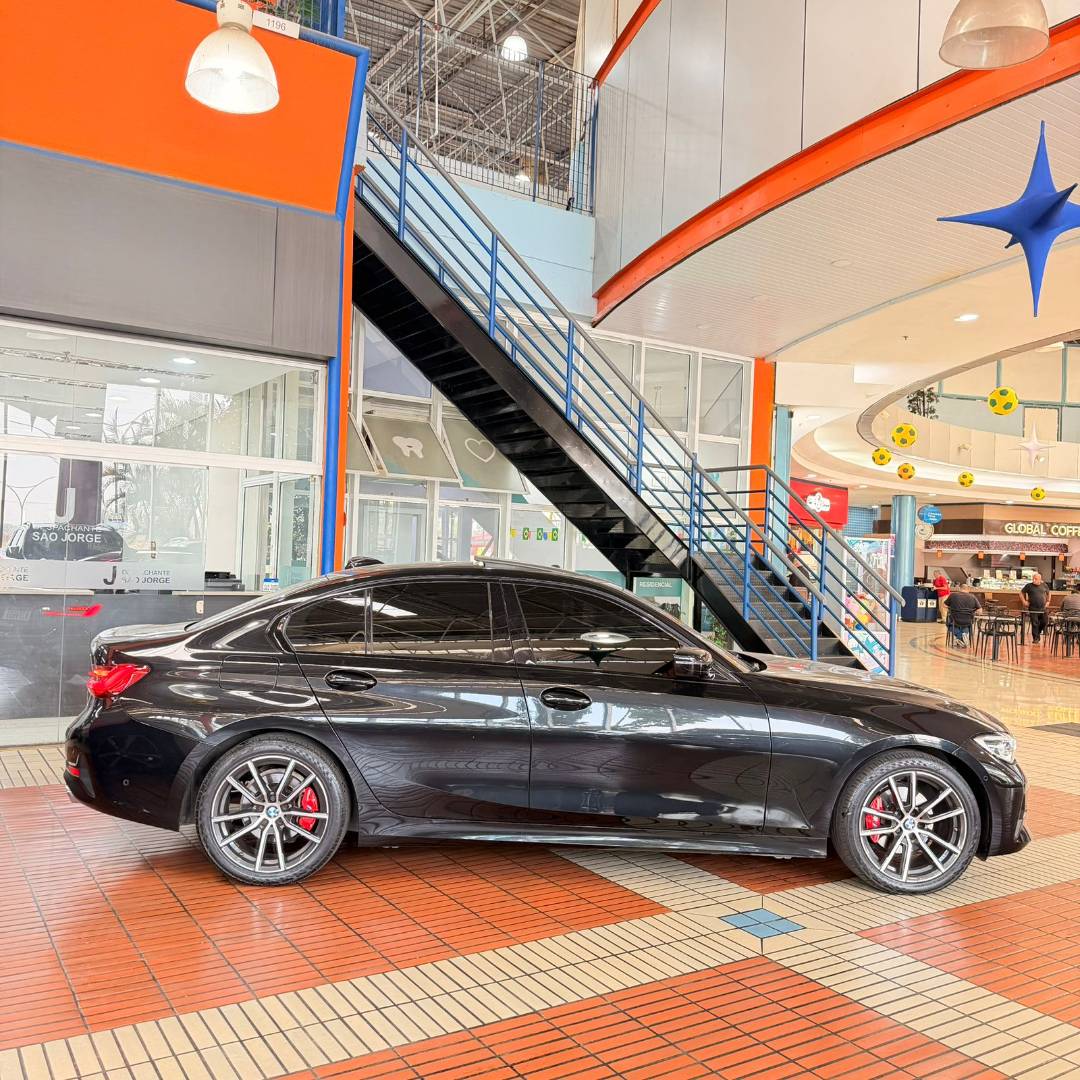 BMW 320i