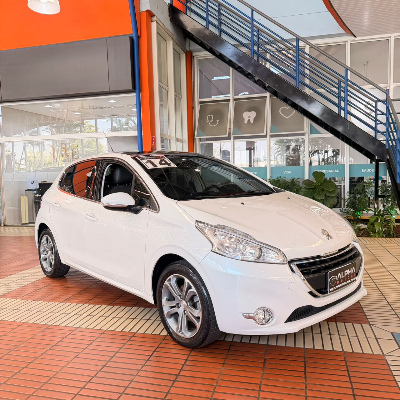 PEUGEOT 208