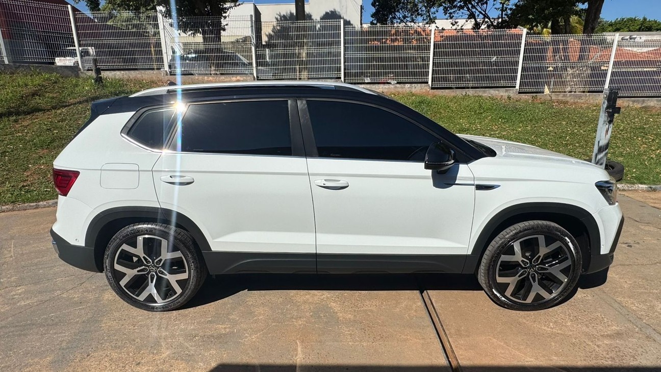 VOLKSWAGEN TAOS