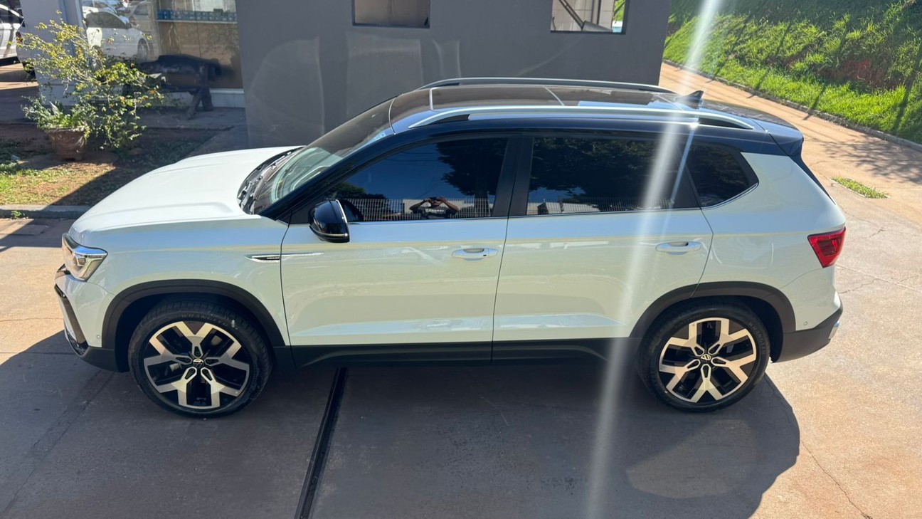 VOLKSWAGEN TAOS