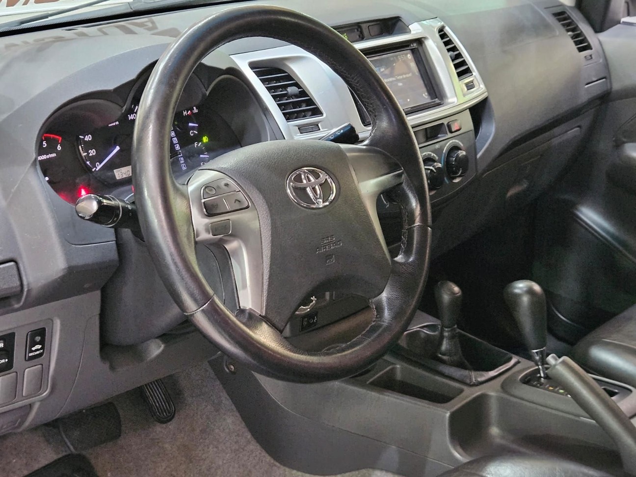 TOYOTA HILUX