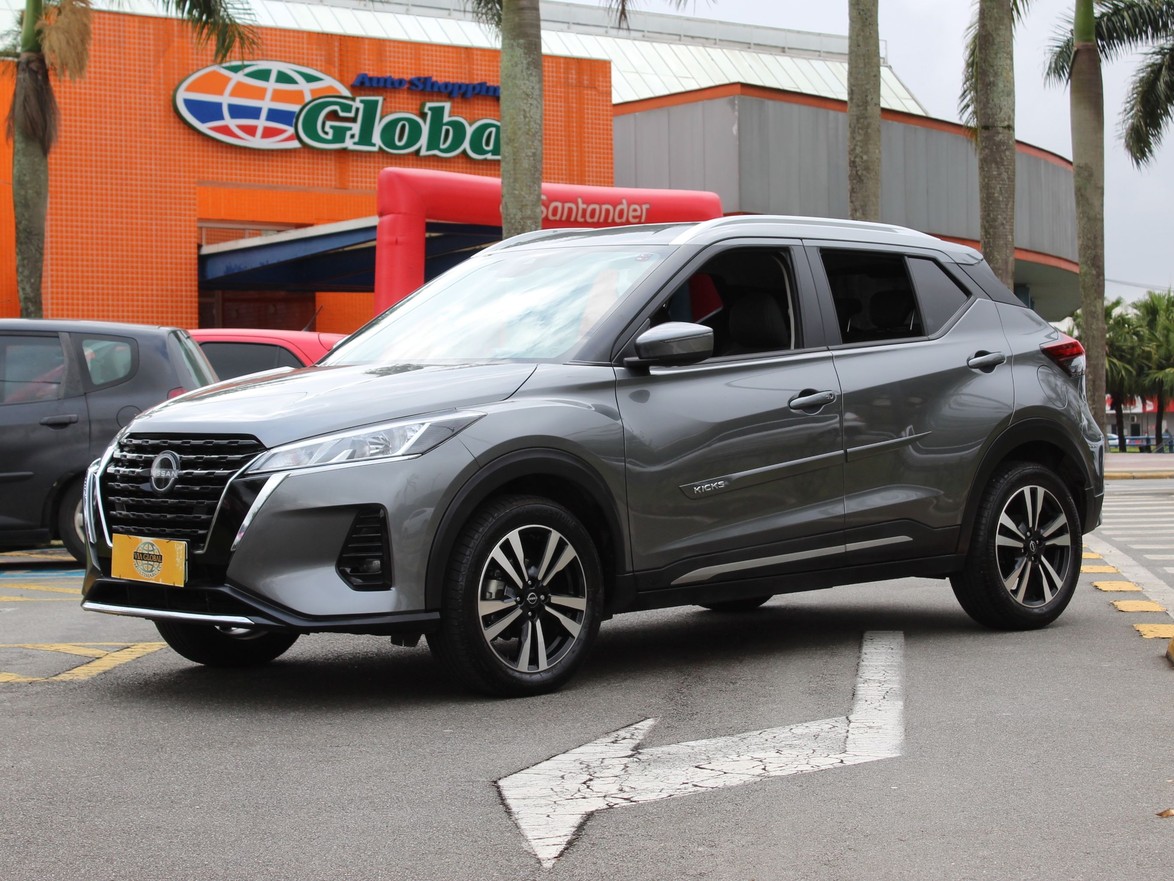 NISSAN KICKS PLAY
