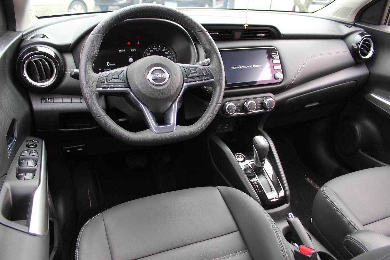 NISSAN KICKS PLAY