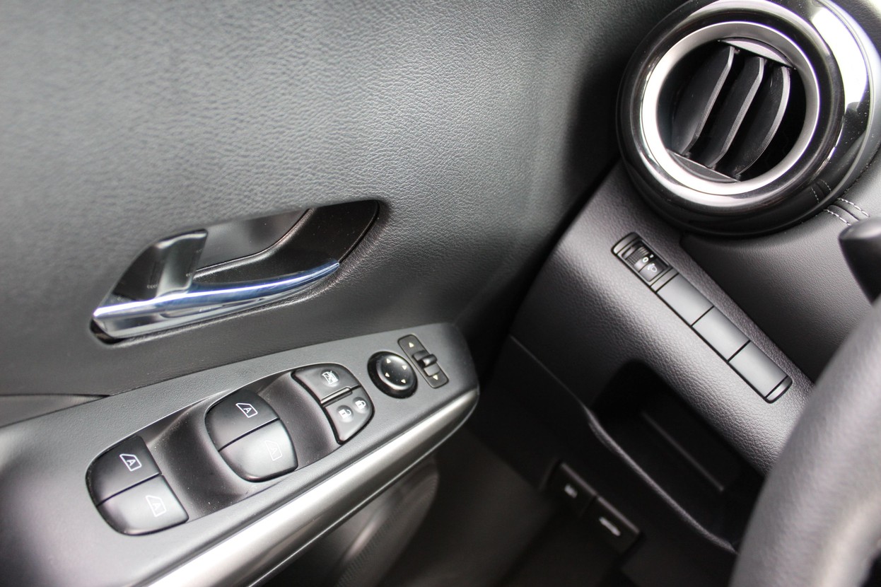 NISSAN KICKS PLAY