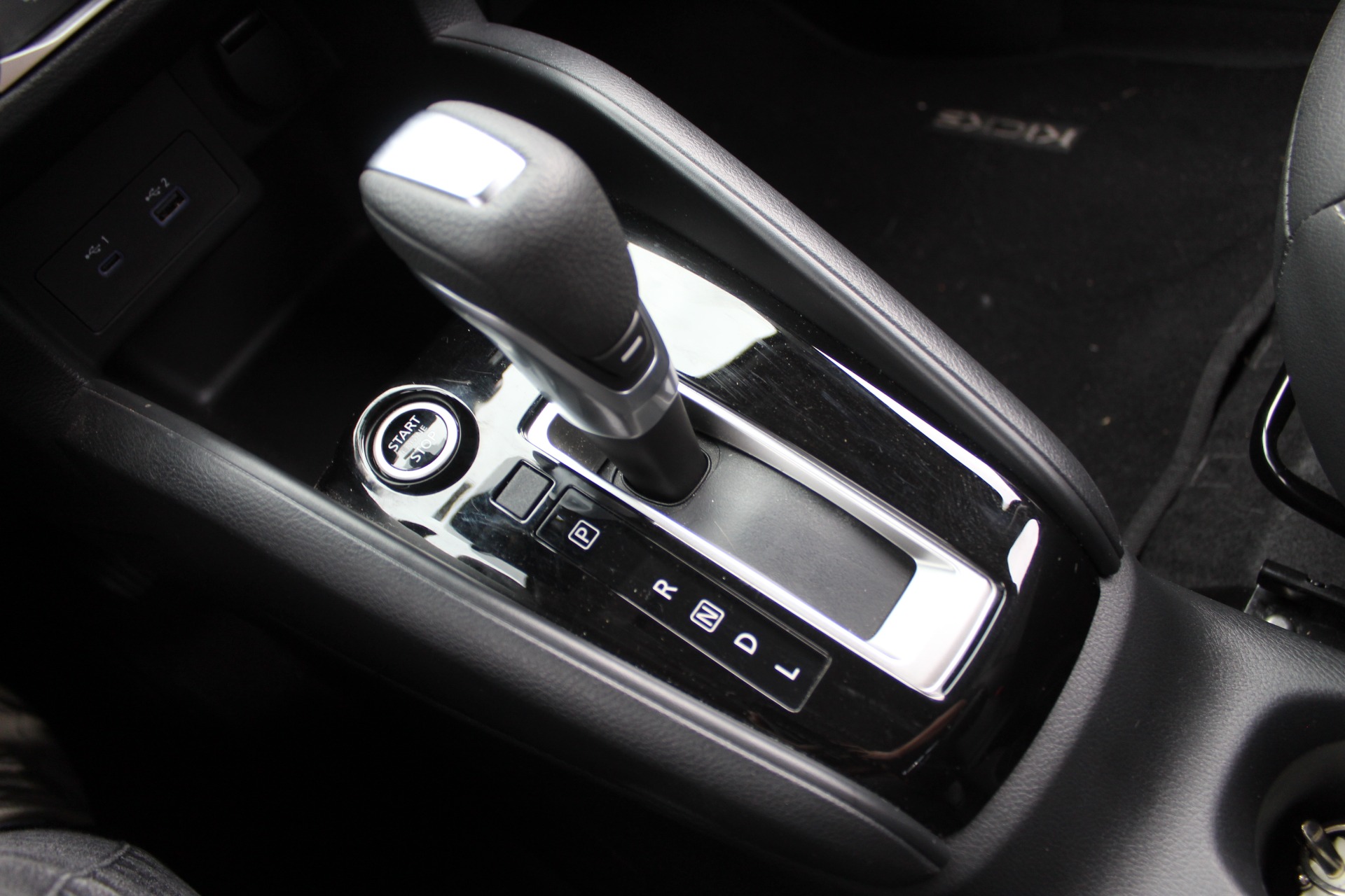 NISSAN KICKS PLAY
