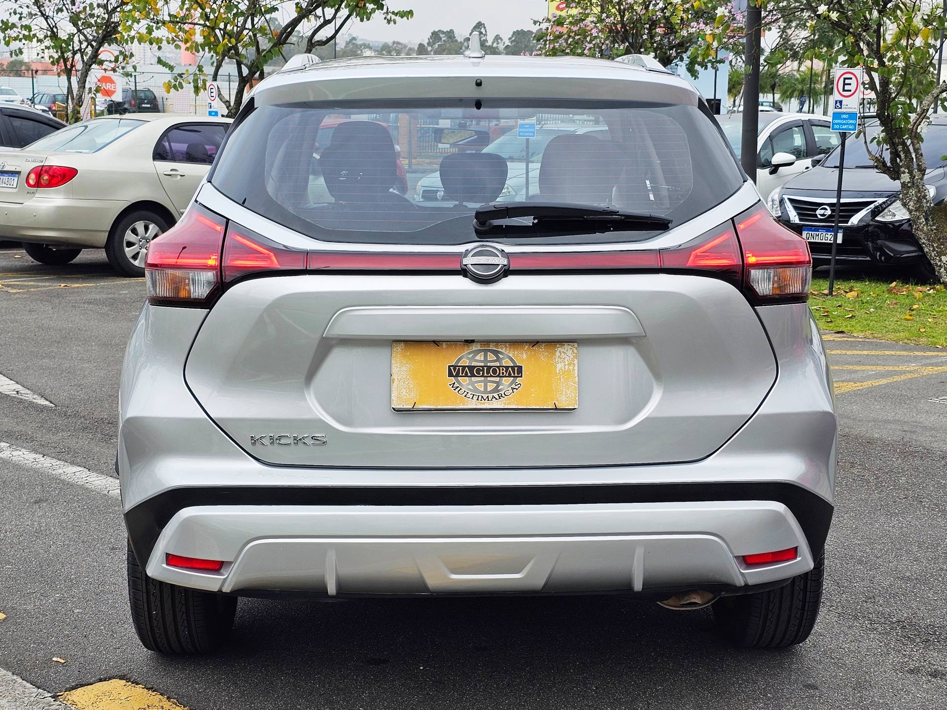 NISSAN KICKS