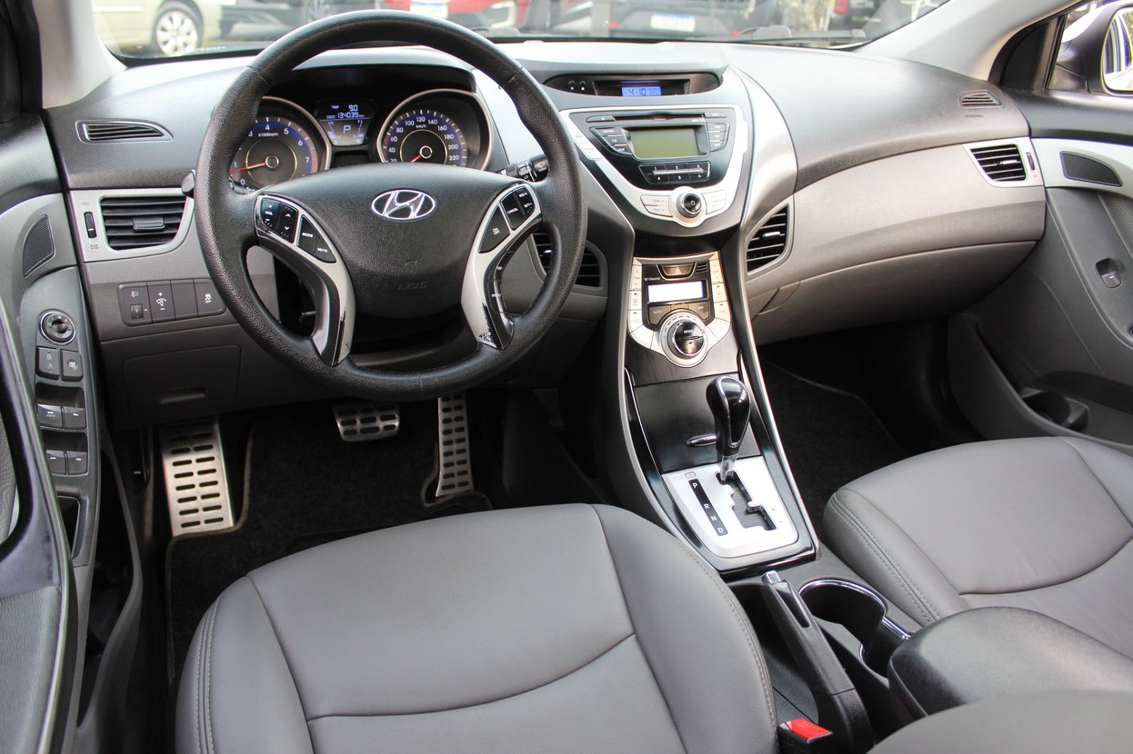 HYUNDAI ELANTRA