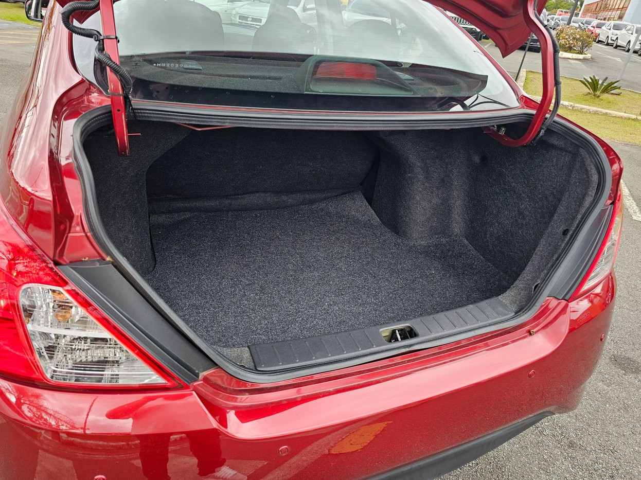 NISSAN VERSA