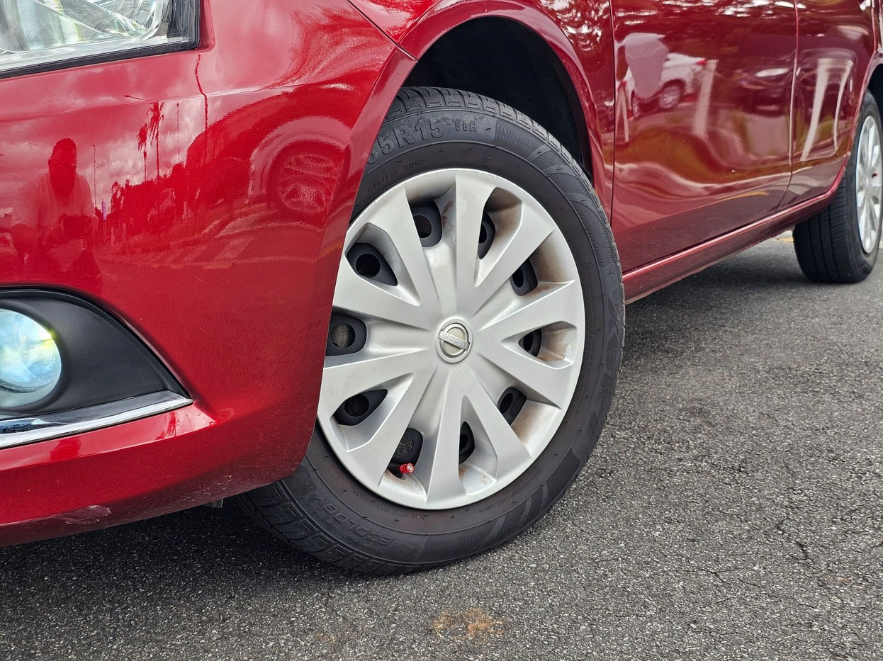 NISSAN VERSA