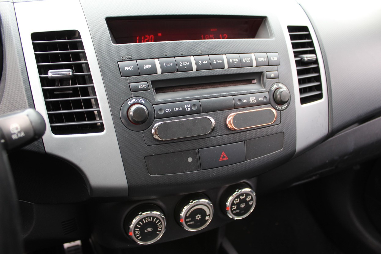MITSUBISHI OUTLANDER