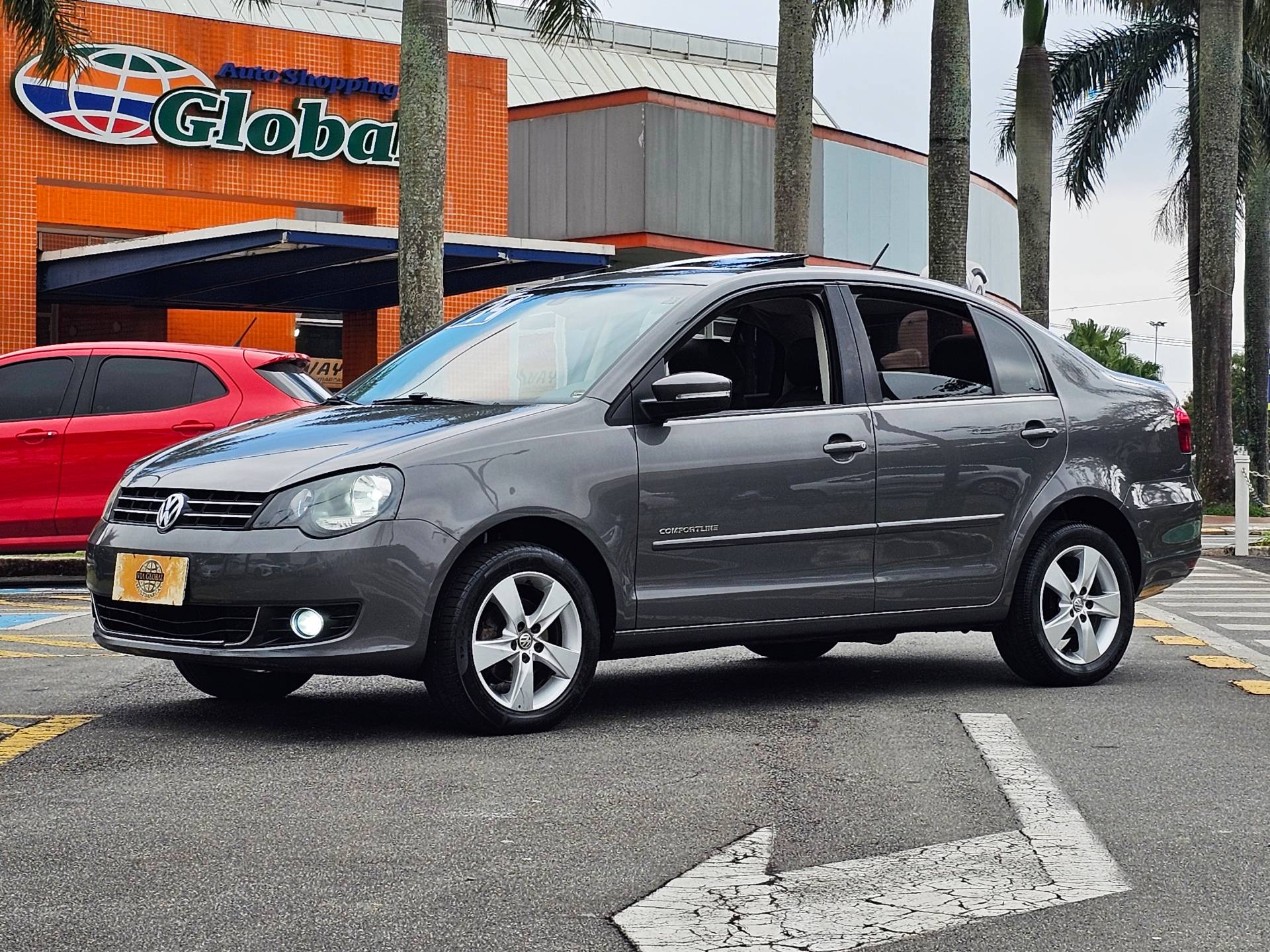 VOLKSWAGEN POLO SEDAN