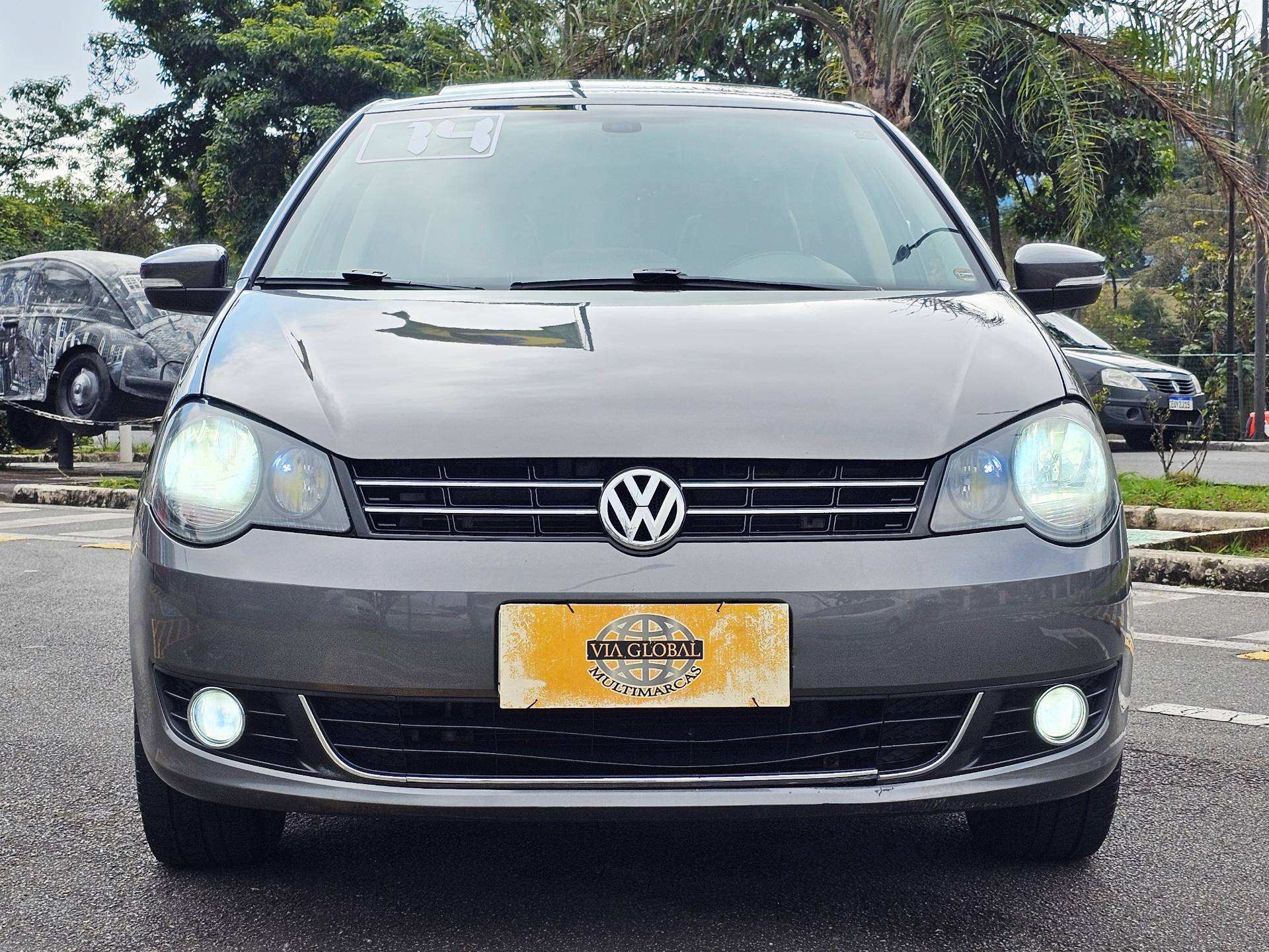 VOLKSWAGEN POLO SEDAN
