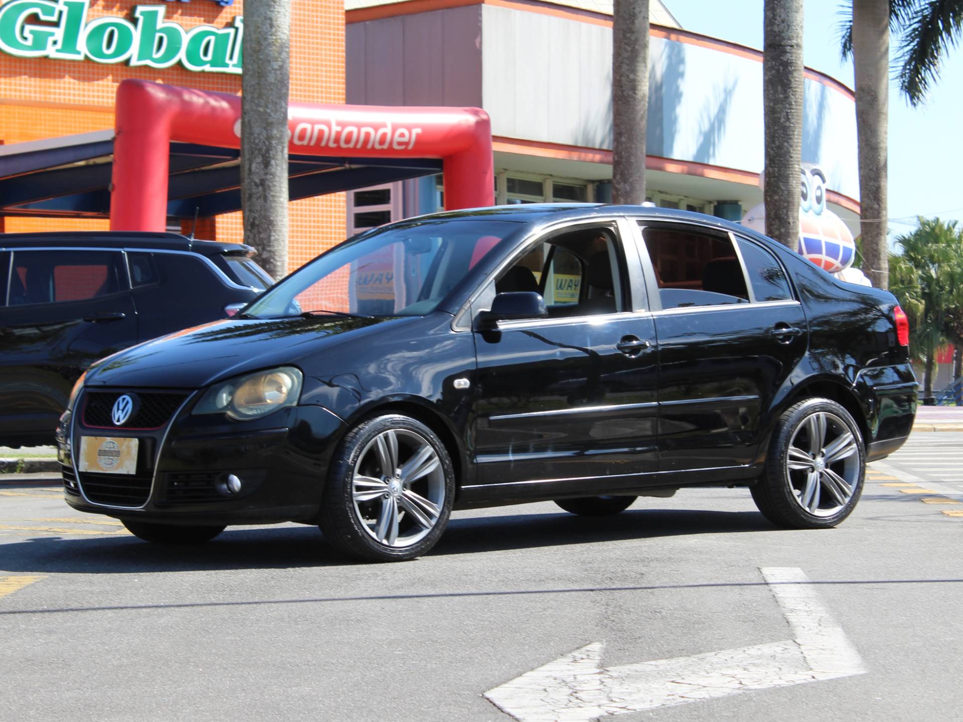 VOLKSWAGEN POLO SEDAN