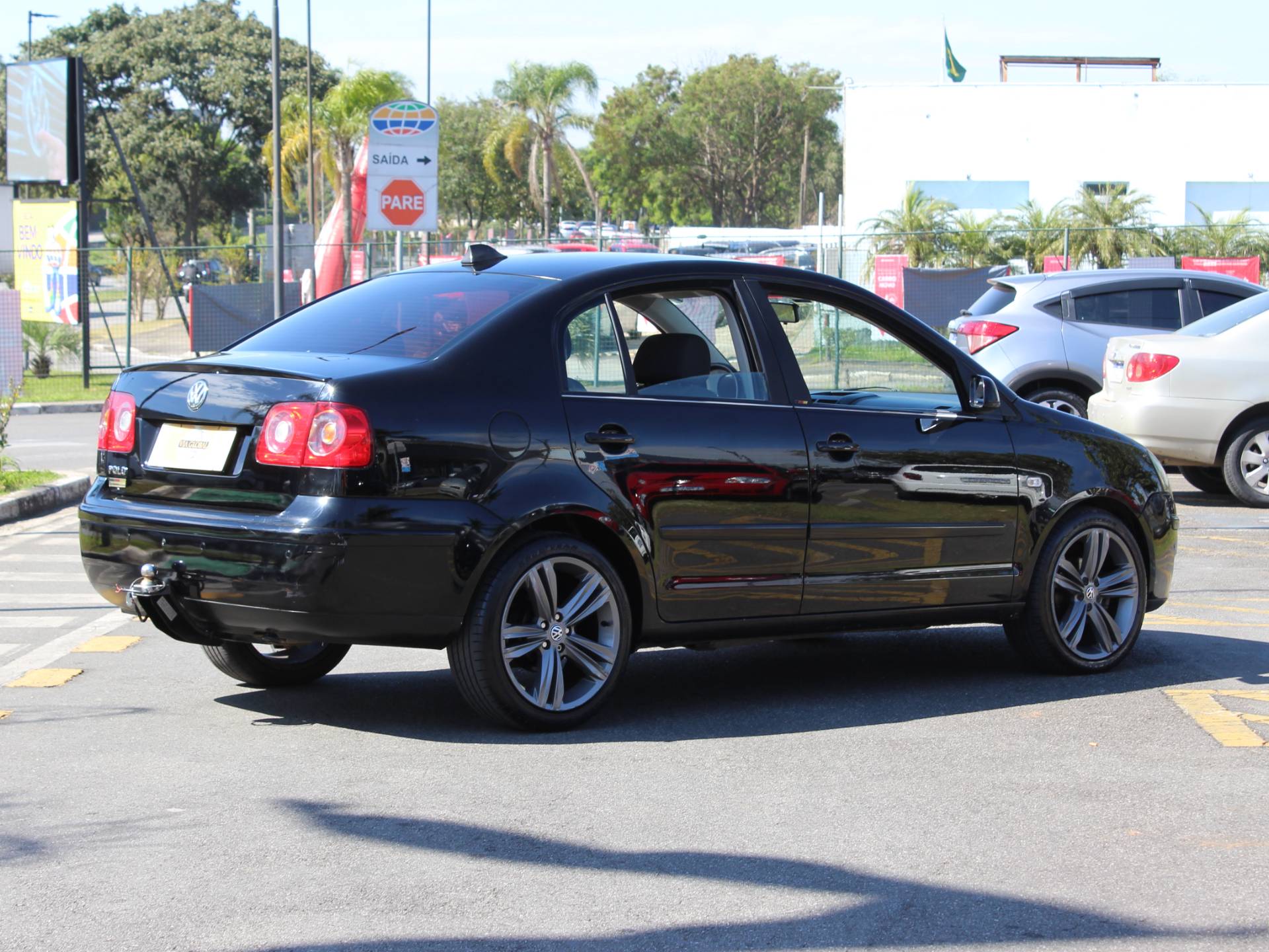 VOLKSWAGEN POLO SEDAN