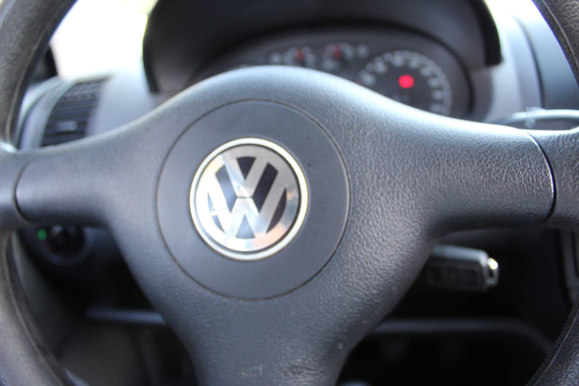 VOLKSWAGEN POLO SEDAN