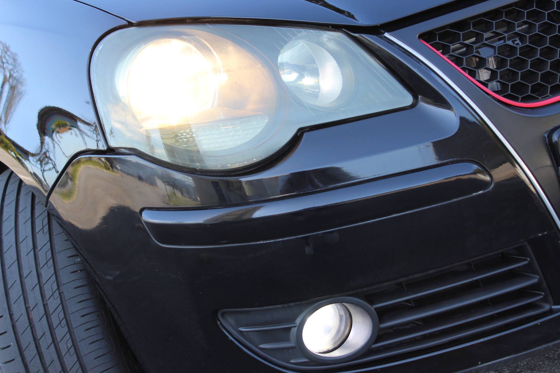 VOLKSWAGEN POLO SEDAN