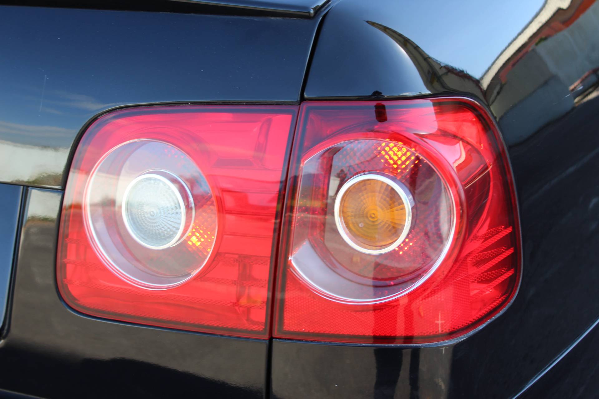 VOLKSWAGEN POLO SEDAN