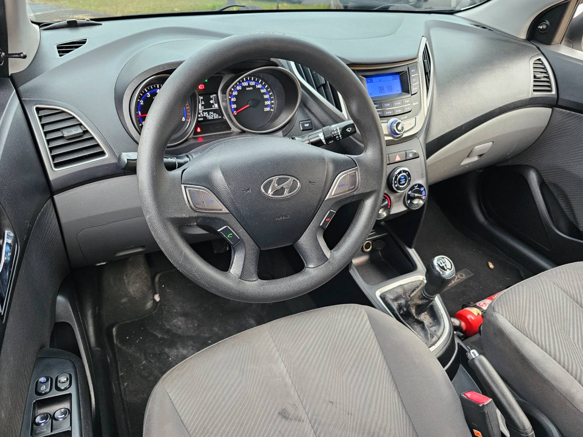 HYUNDAI HB20S