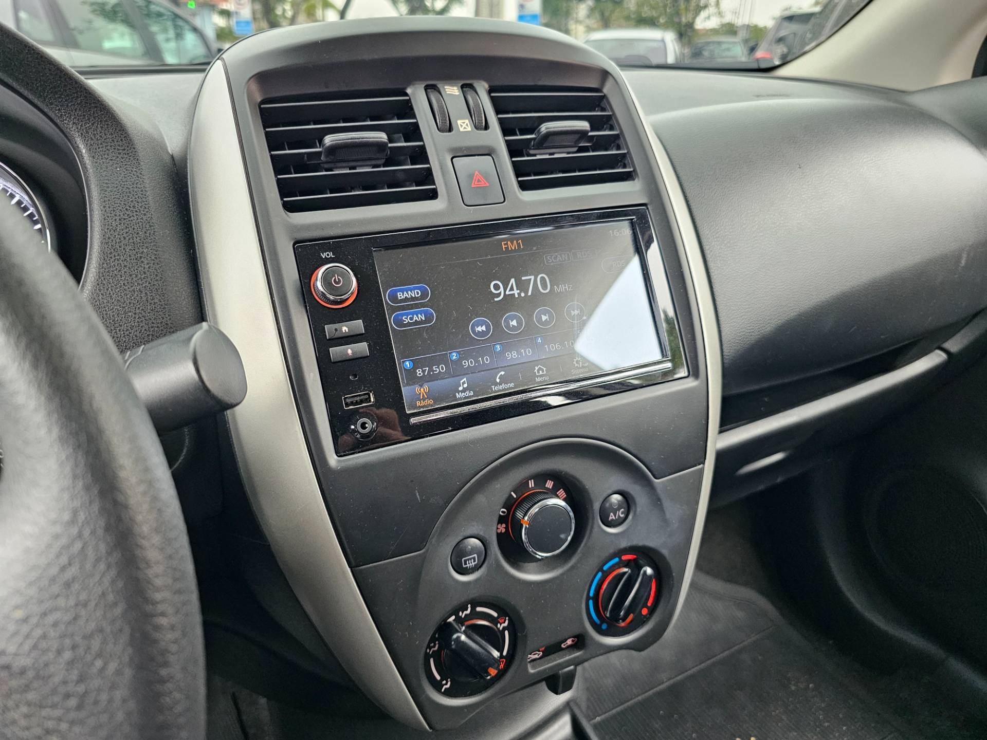 NISSAN VERSA