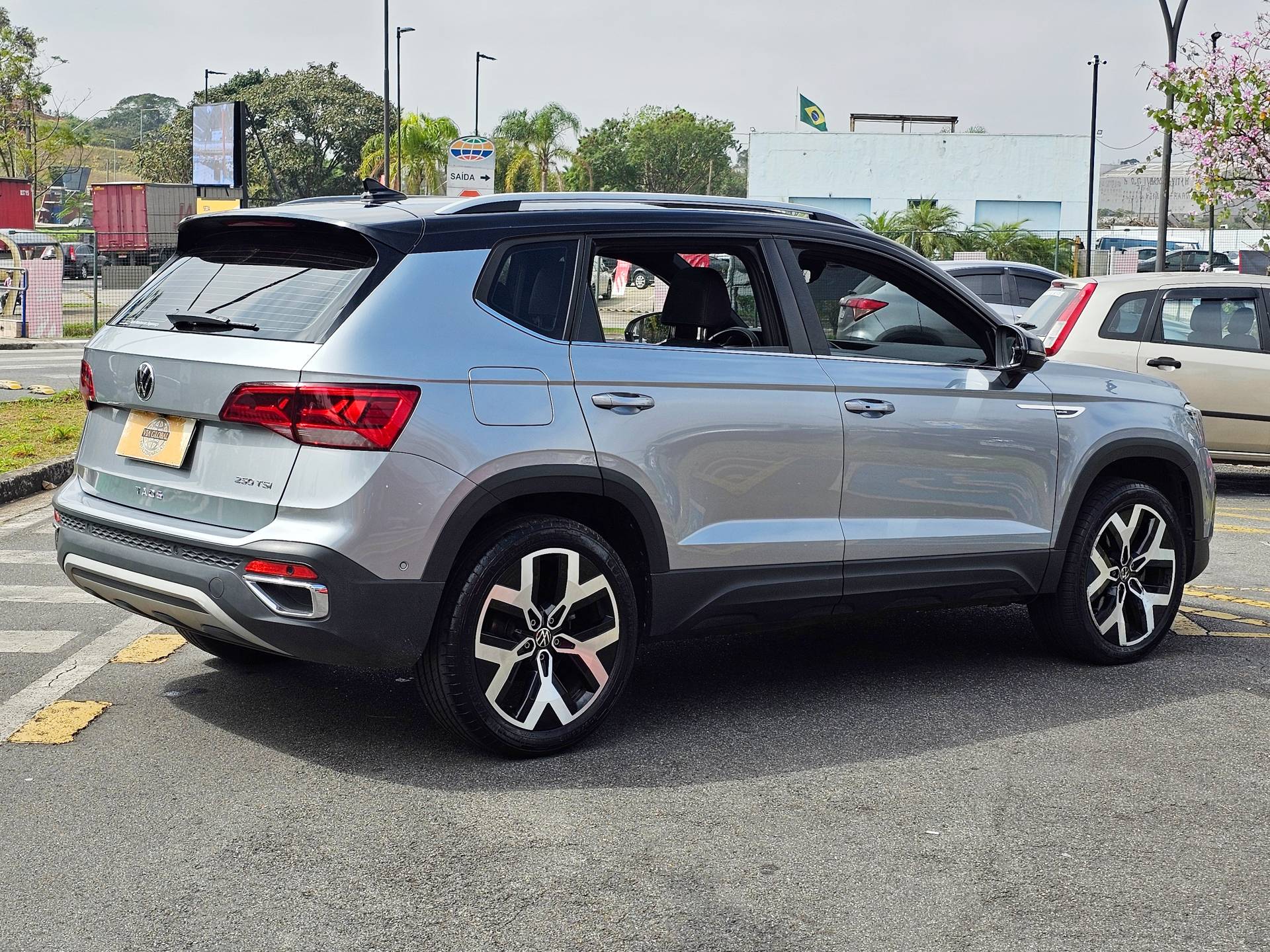 VOLKSWAGEN TAOS