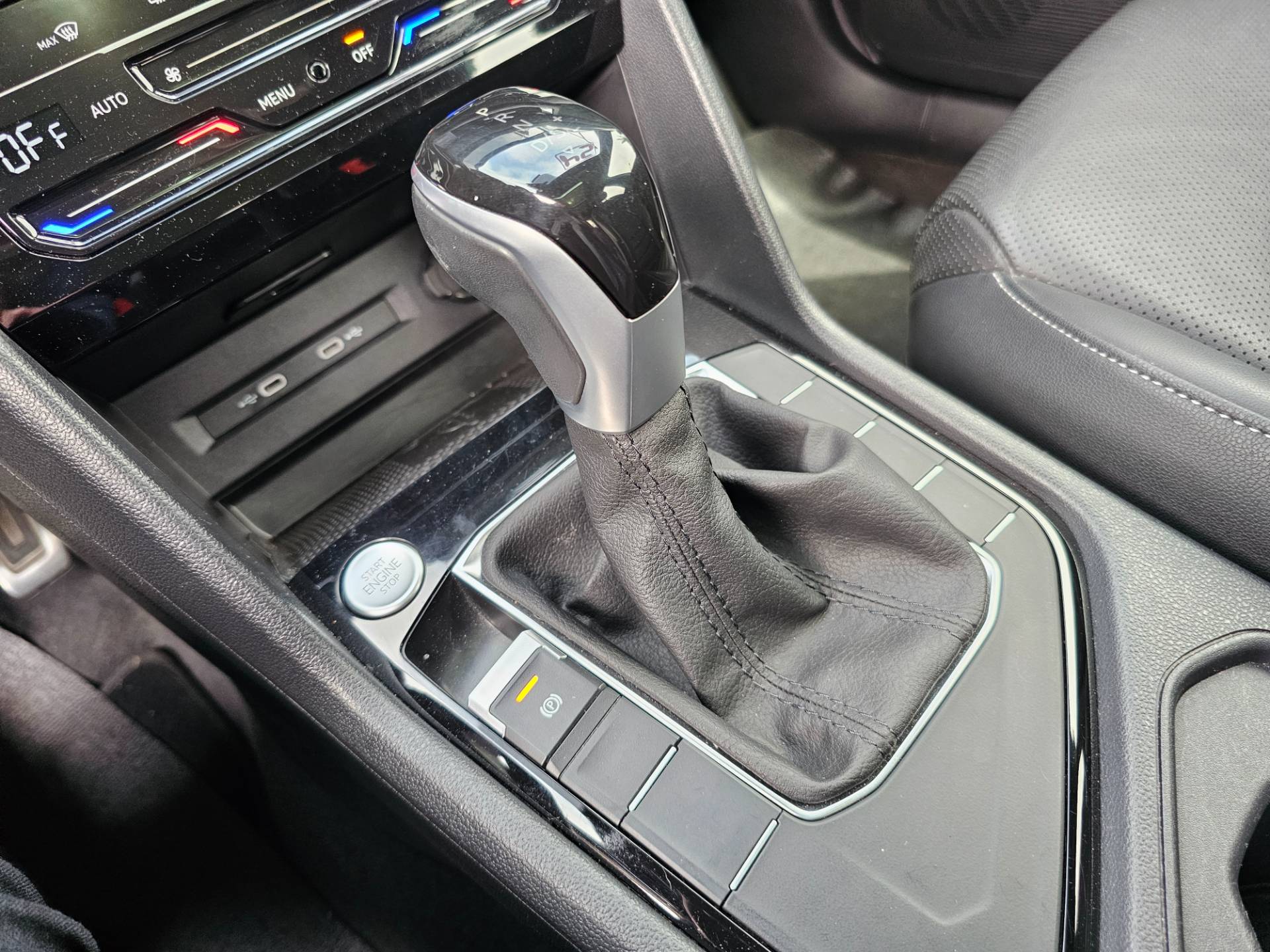 VOLKSWAGEN TAOS
