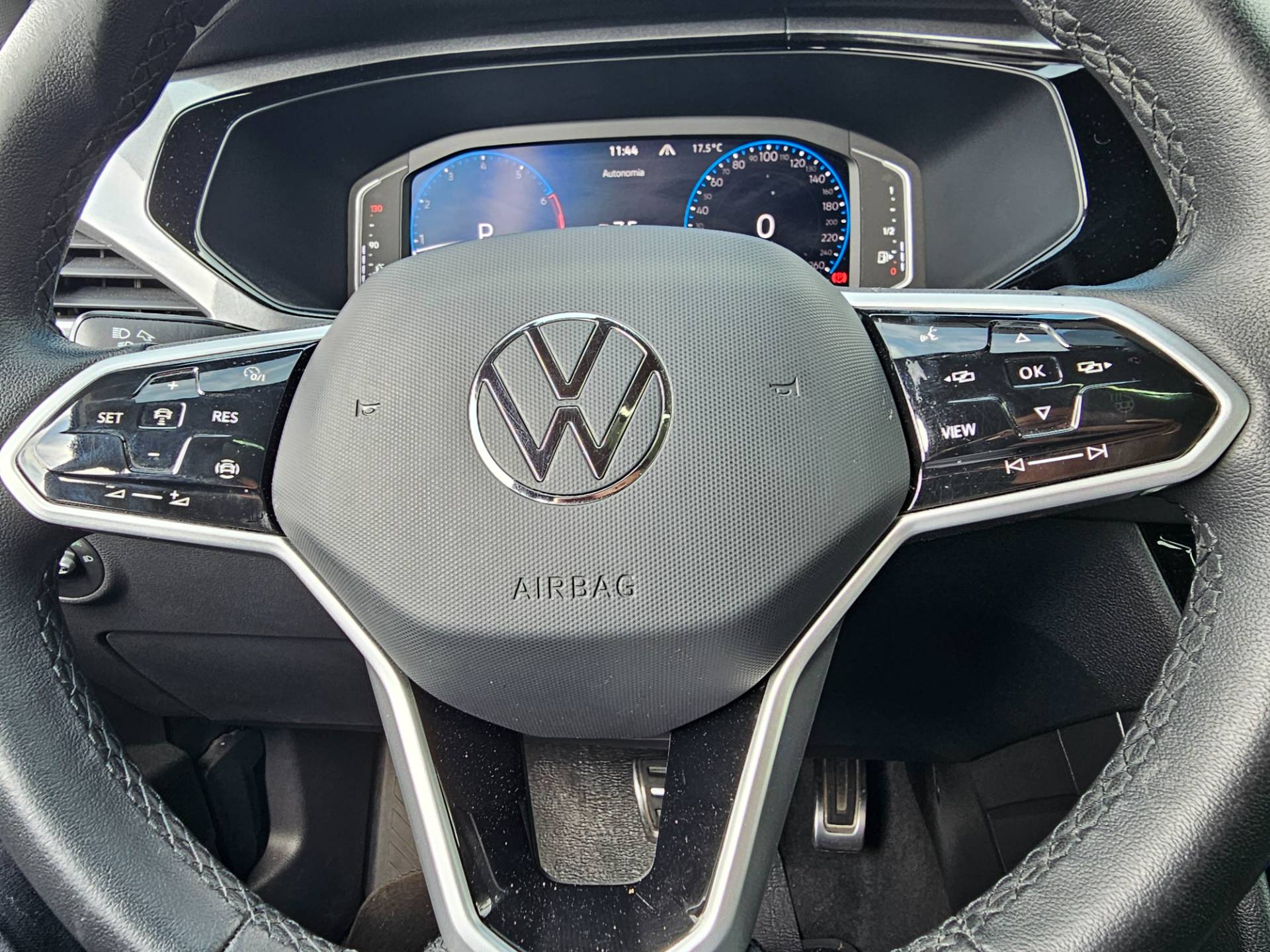 VOLKSWAGEN TAOS