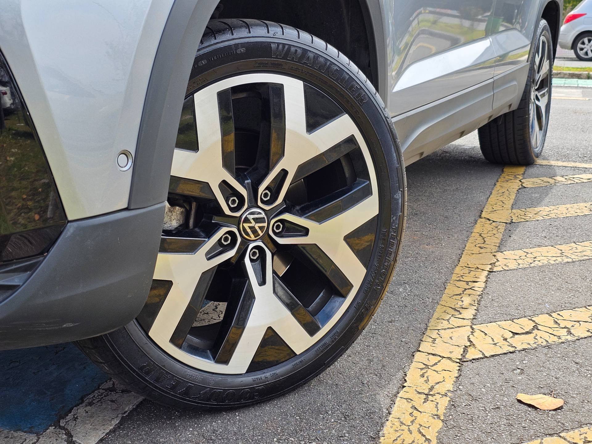 VOLKSWAGEN TAOS