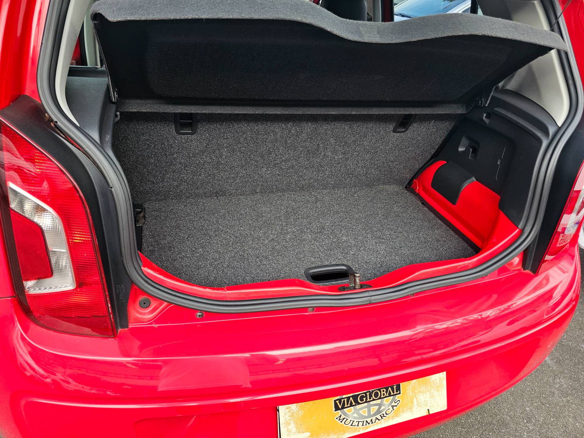 VOLKSWAGEN UP