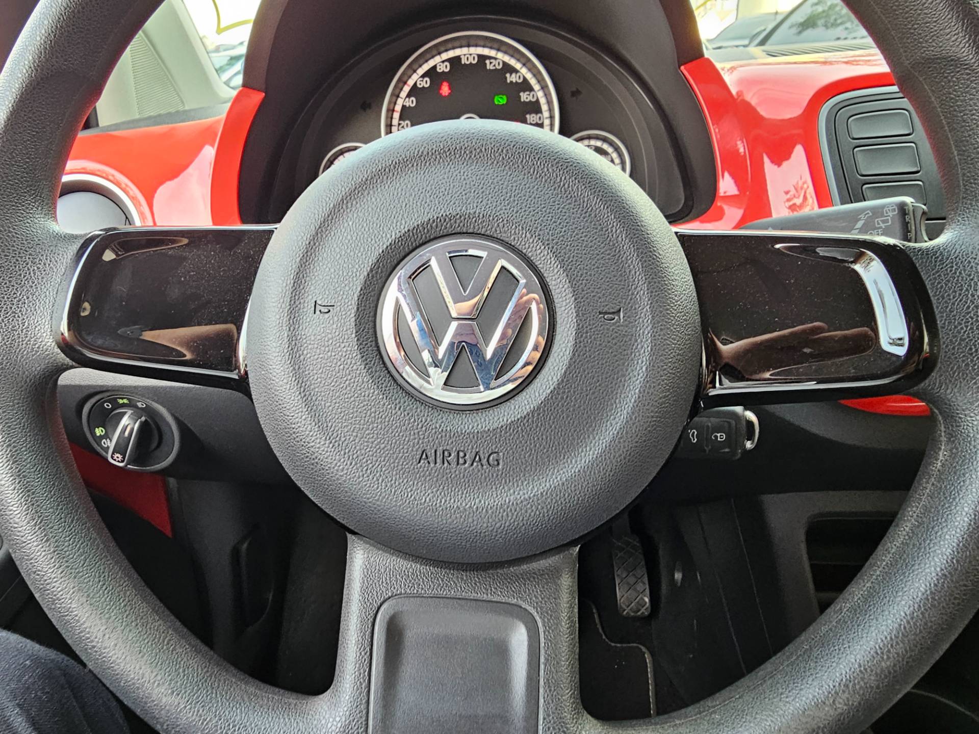 VOLKSWAGEN UP