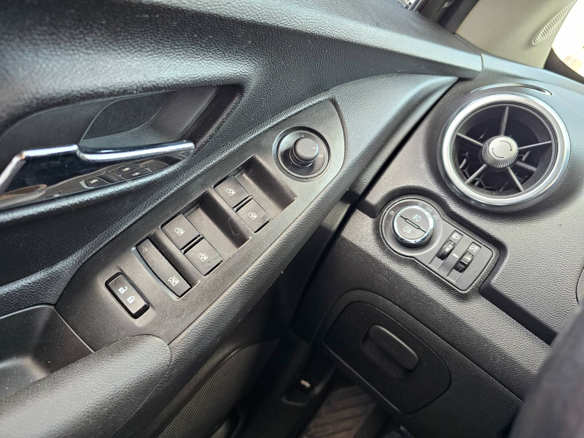 CHEVROLET TRACKER