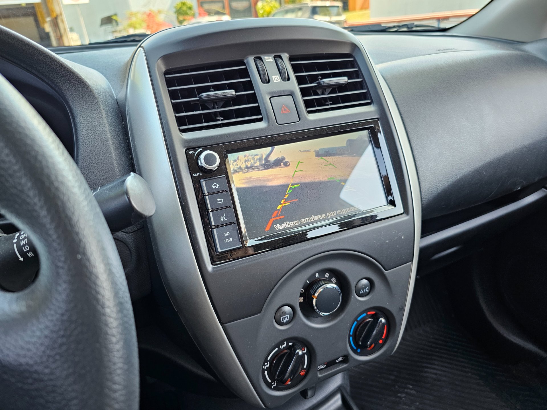 NISSAN VERSA