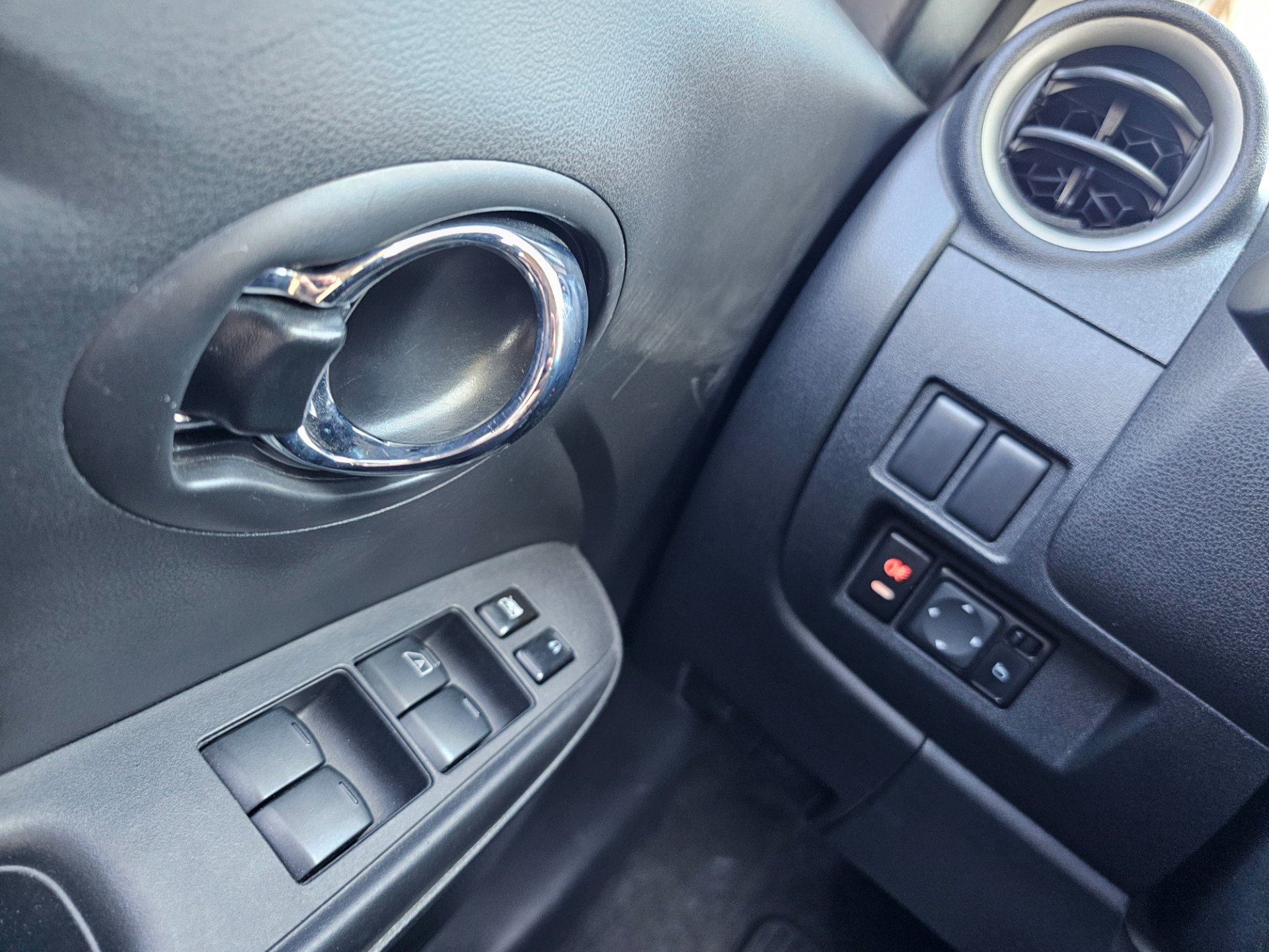 NISSAN VERSA
