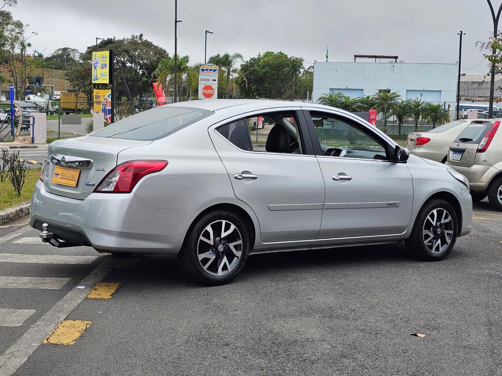 NISSAN VERSA