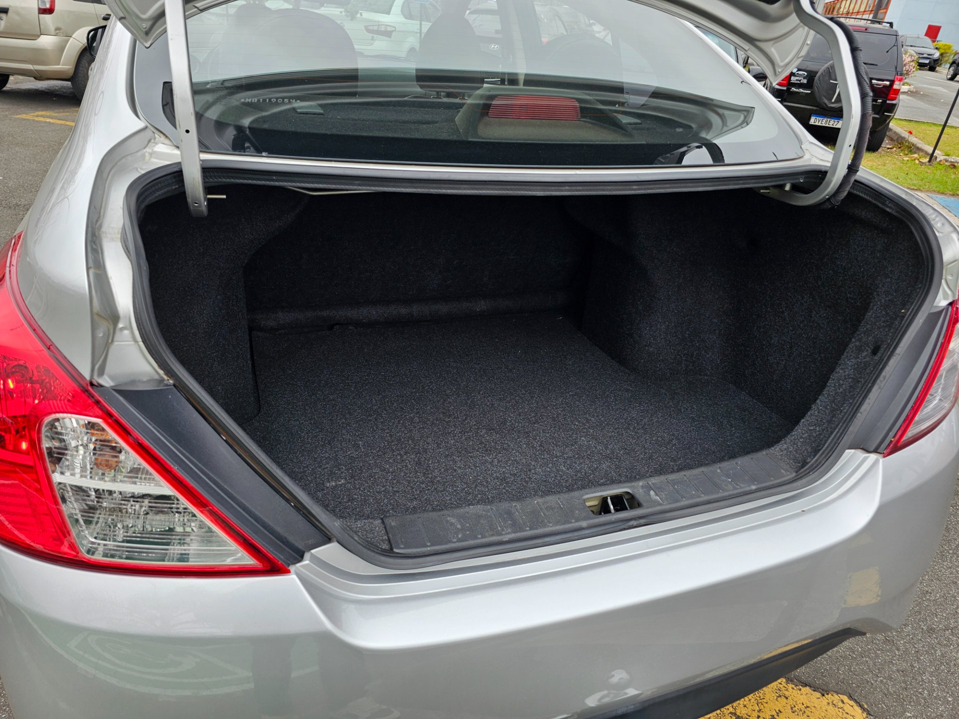 NISSAN VERSA