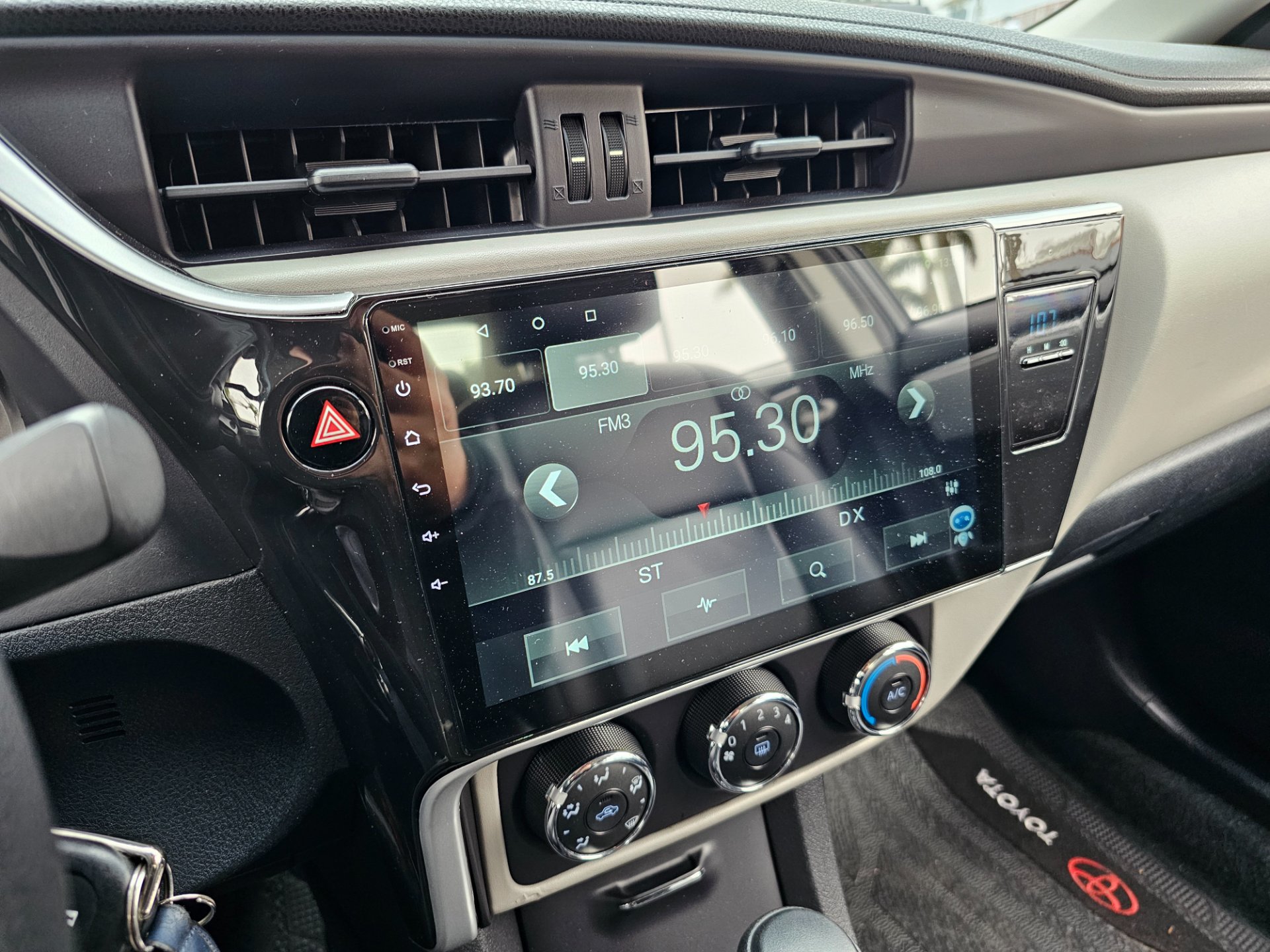 TOYOTA COROLLA