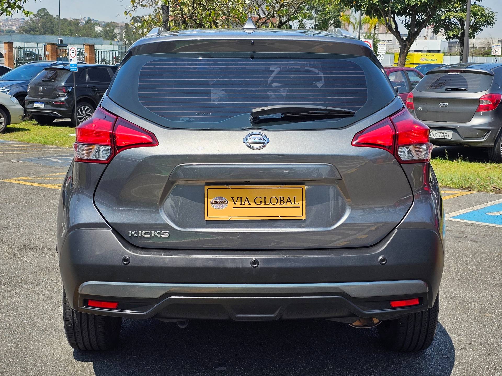 NISSAN KICKS