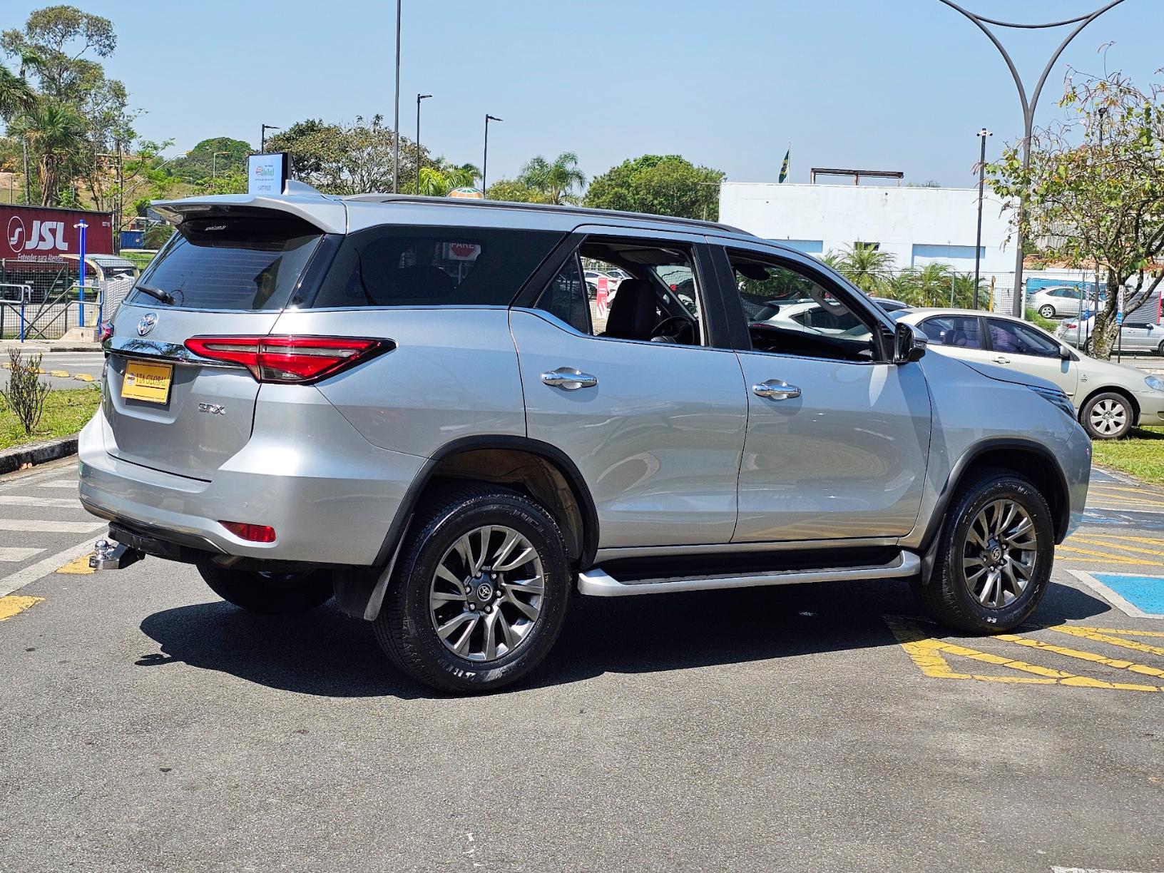 TOYOTA HILUX SW4