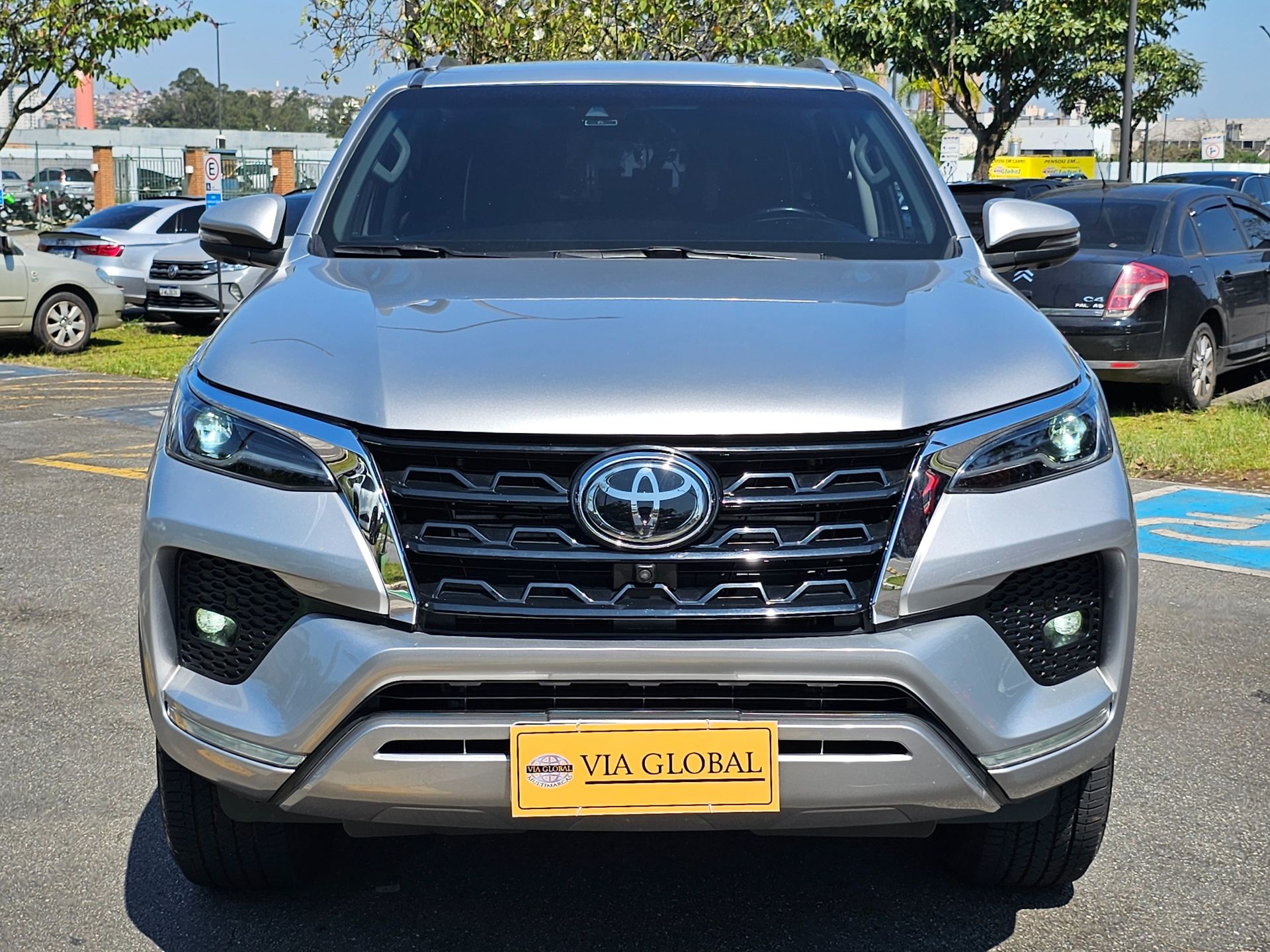TOYOTA HILUX SW4