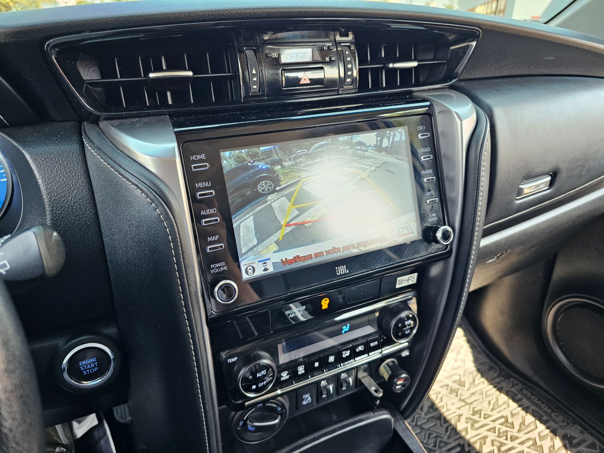 TOYOTA HILUX SW4