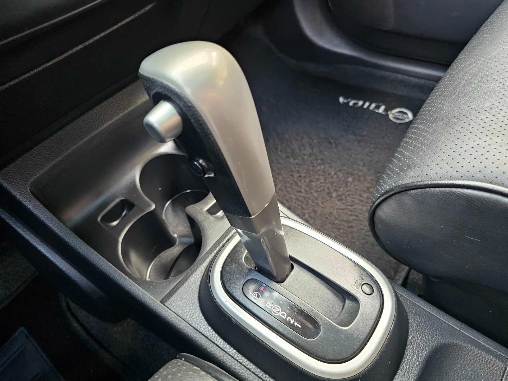 NISSAN TIIDA