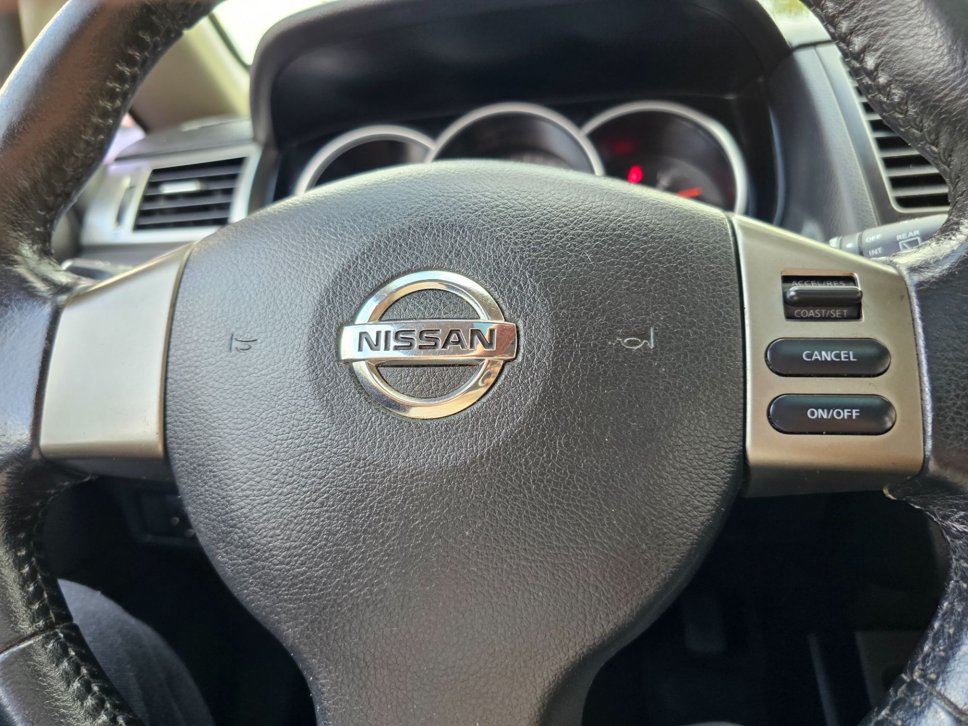 NISSAN TIIDA